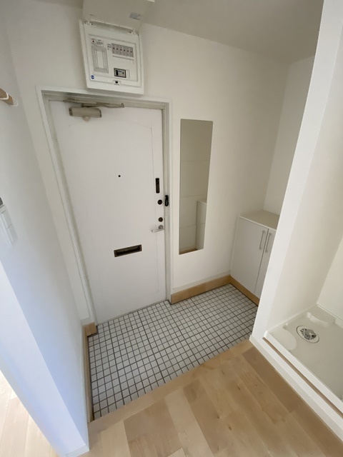 玄関　姿見もあると便利です。