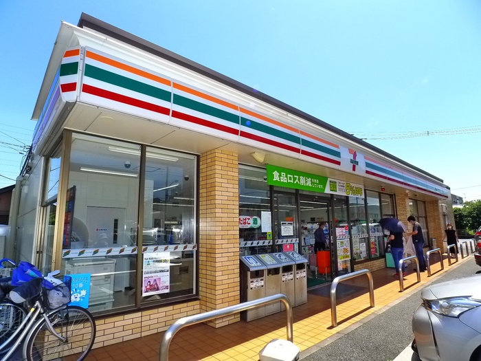 コンビニ　セブンイレブン（コンビニ）まで106m