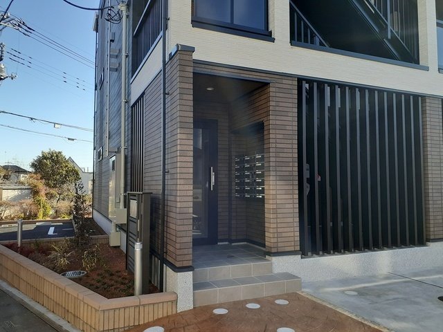 エントランス　落ち着いたエントランスです