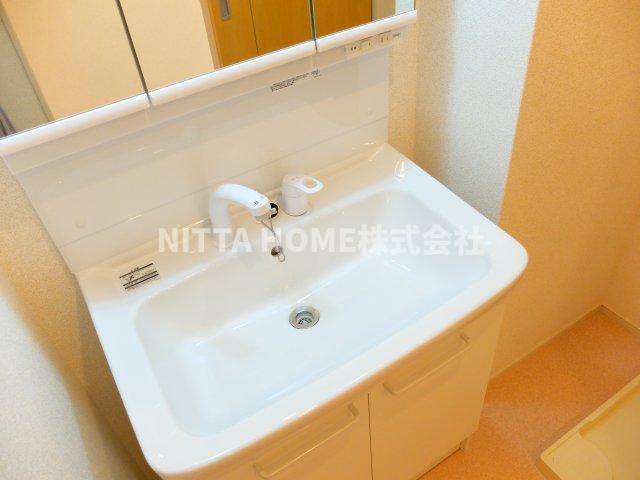 洗面設備　三面鏡付き洗面台もあります☆彡
