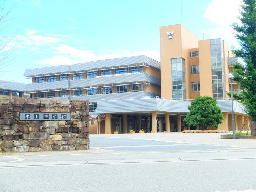 中学校　丹波市立氷上中学校（中学校）まで644m