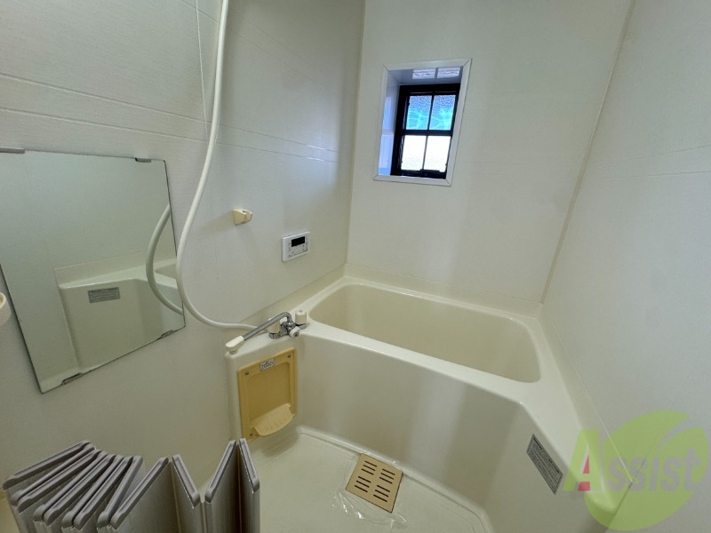 バス・シャワールーム　浴室は狭すぎず、シャワーも浴びやすそうです。