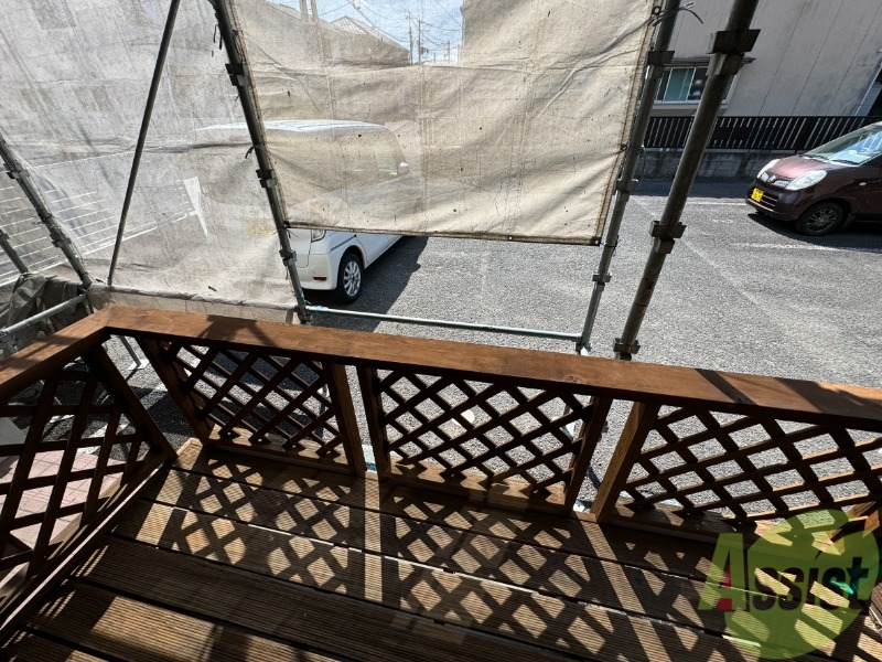 バルコニー　バルコニーは洗濯物を干すのに十分な広さがありますね。