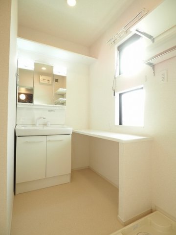 洗面設備　脱衣スペースもあります