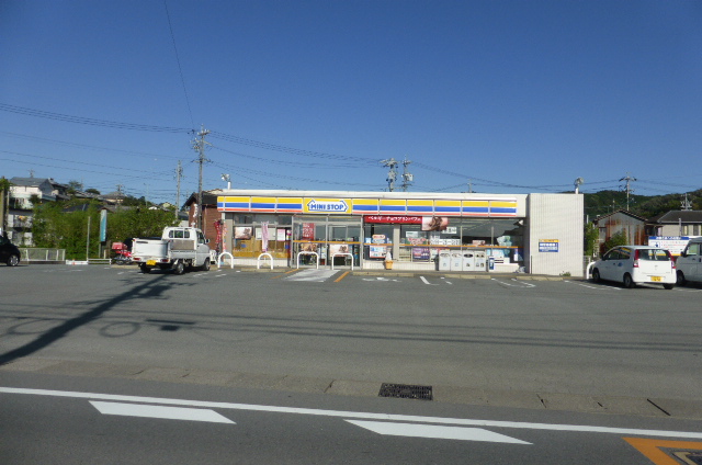 コンビニ　ミニストップ伊勢辻久留店（コンビニ）まで1008m
