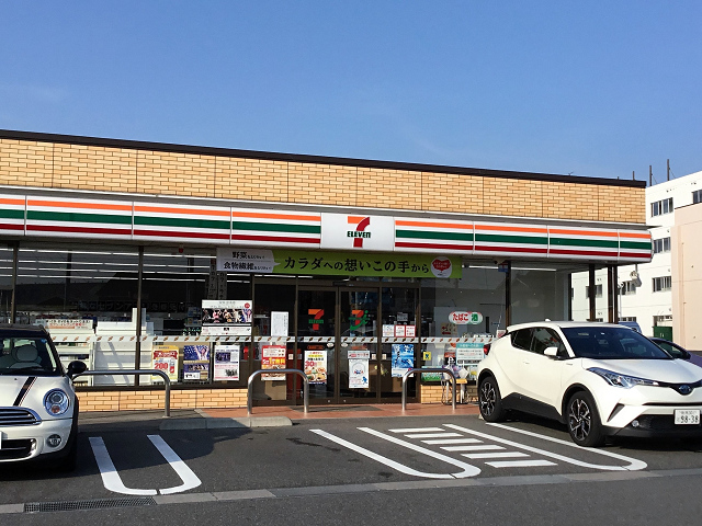 コンビニ　セブンイレブン新潟東明1丁目店（コンビニ）まで77m