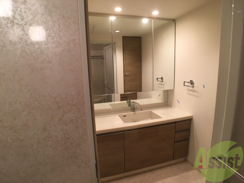 洗面設備　独立洗面台です。広くて使いやすそうです！