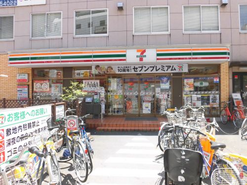 コンビニ　セブン－イレブン 大森駅前店（コンビニ）まで124m