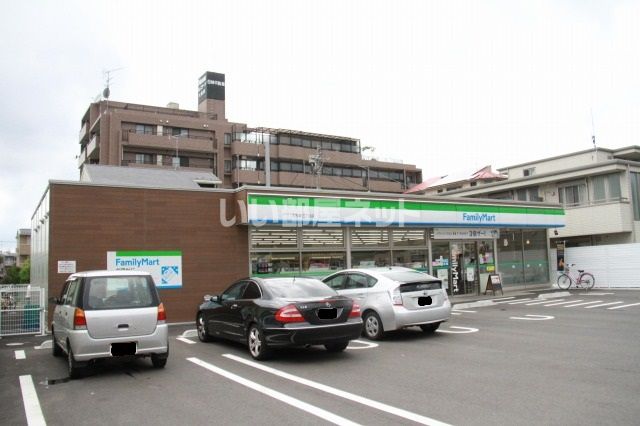 コンビニ　ファミリーマート 大和東三丁目店（コンビニ）まで197m