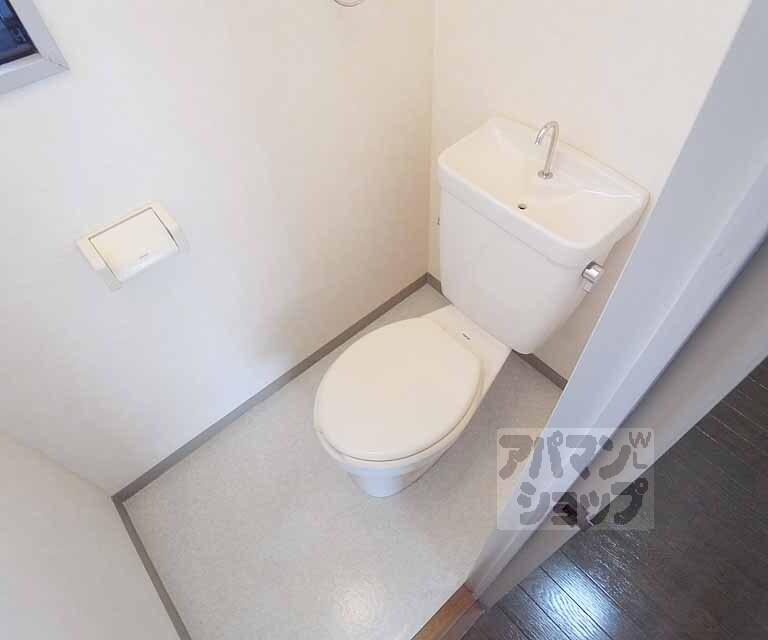 トイレ　トイレも十分な広さです