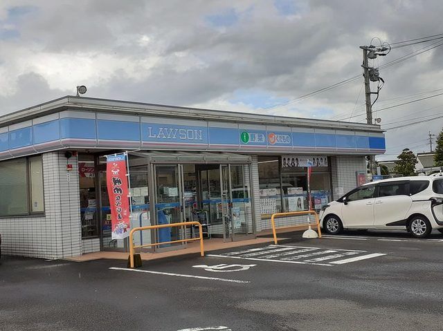 コンビニ　ローソン隼人内山田店（コンビニ）まで400m