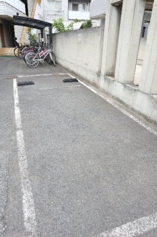 駐車場　車をお持ちの方に嬉しい駐車場付きの物件です