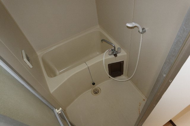 バス・シャワールーム　浴室も広々清潔感たっぷり。