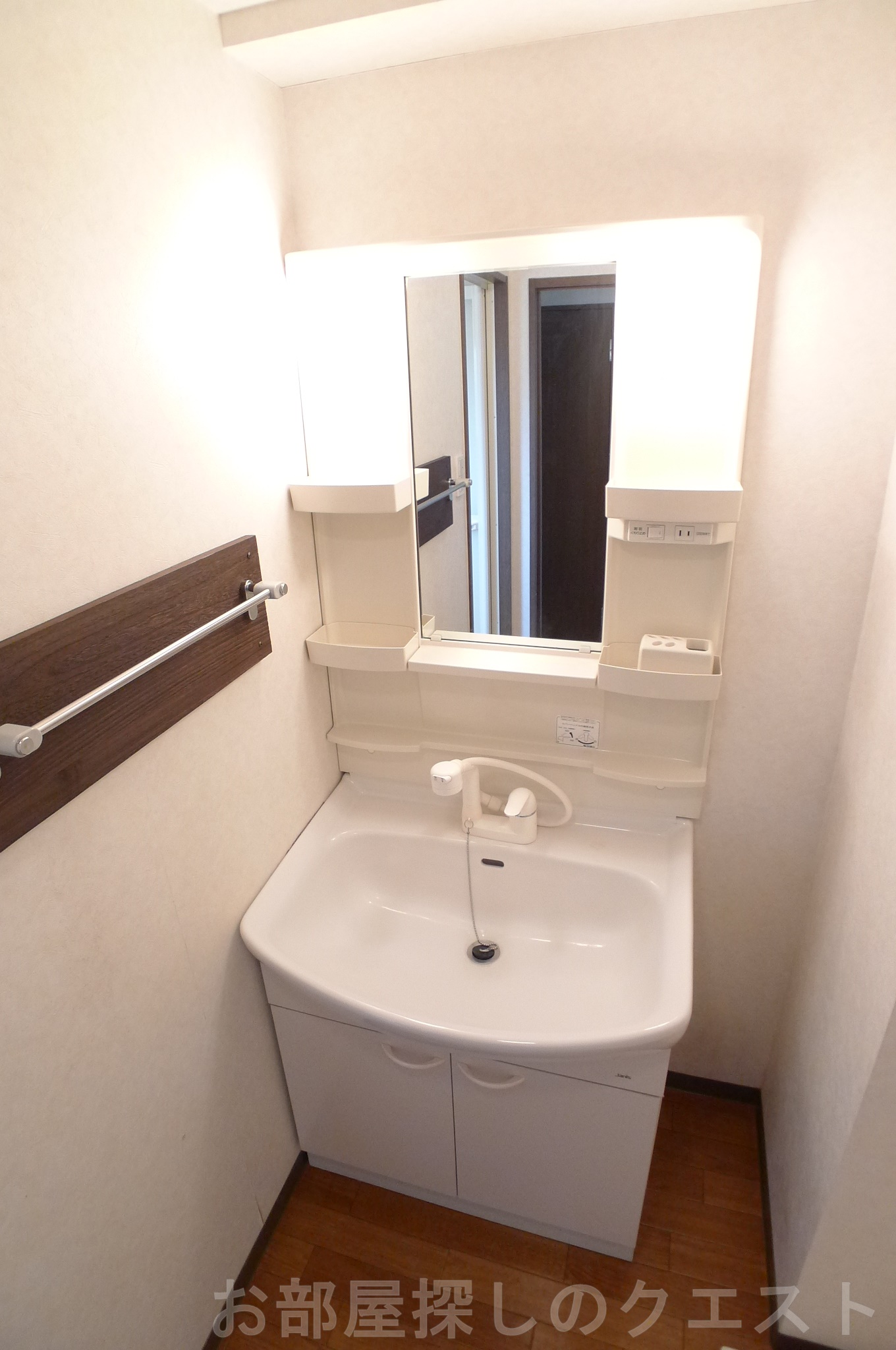 洗面設備　（写真は同タイプのを使用しております。）