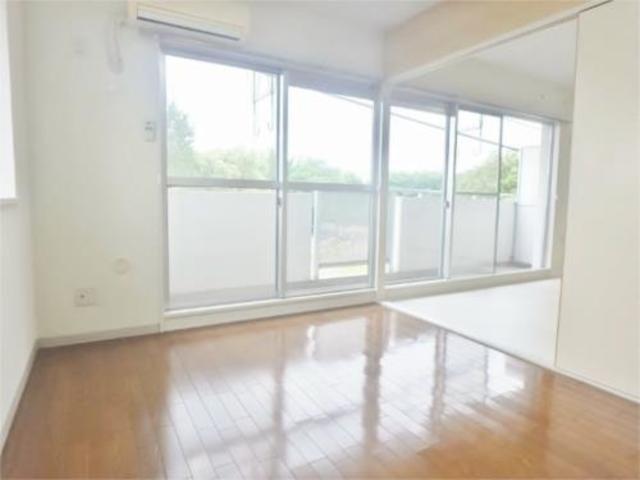 居室・リビング　明るいお部屋