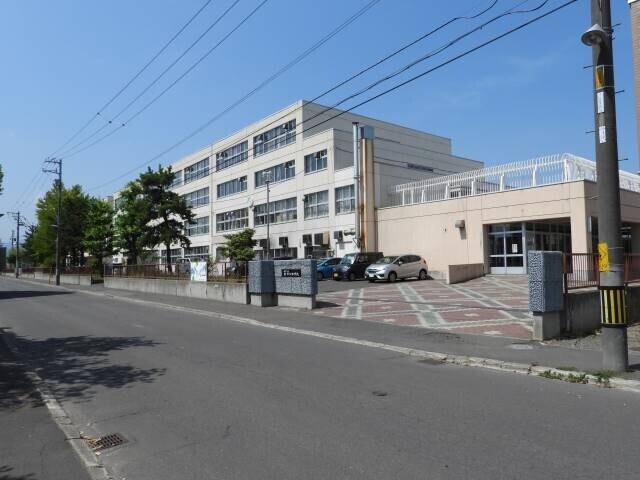 中学校　新琴似中学校（中学校）まで1041m