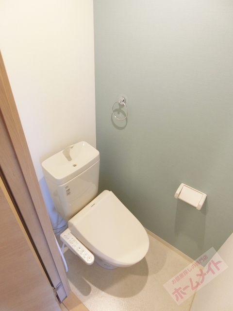 トイレ　温水洗浄便座付き♪