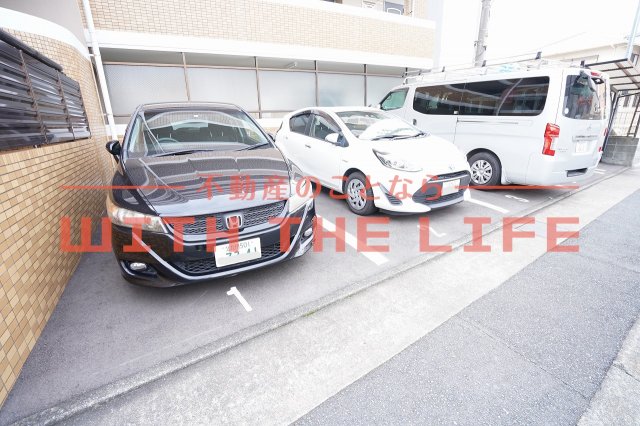 駐車場　駐車場に車を止められます