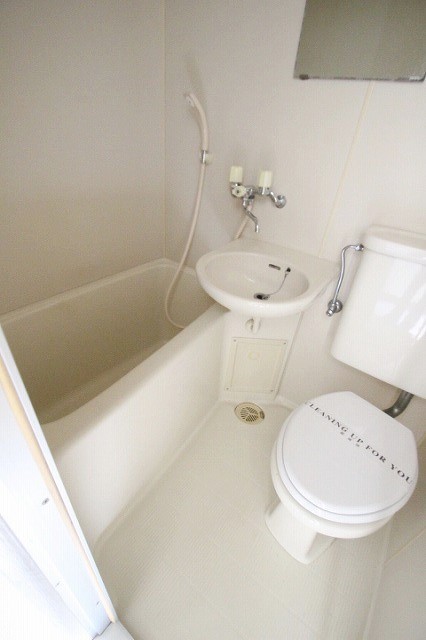 洗面設備　別号室の写真です（反転）