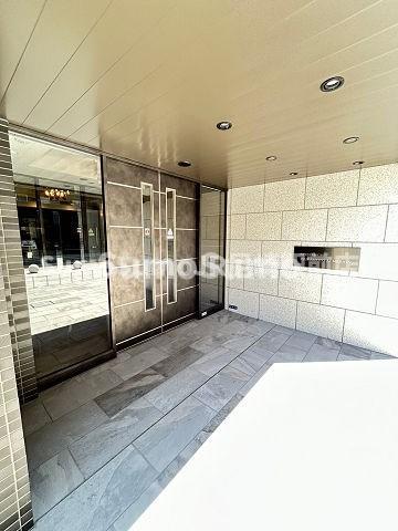 エントランス　ゆとりのあるエントランスです