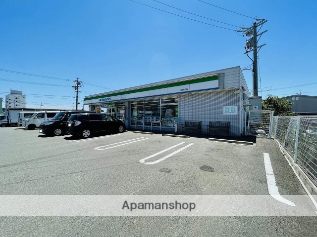 コンビニ　ファミリーマート港金船町店（コンビニ）まで749m