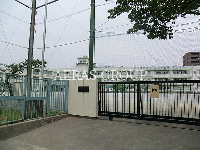 小学校　川崎市立坂戸小学校（小学校）まで560m