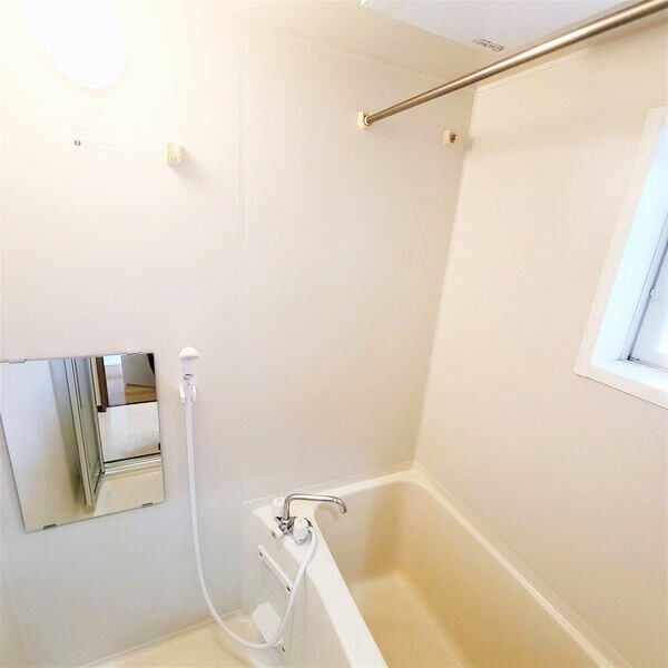 バス・シャワールーム　【収納力あるウォークインクローゼット完備】