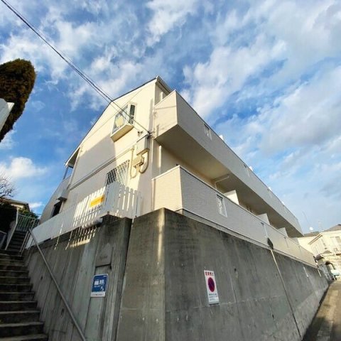 エントランス　【収納力あるウォークインクローゼット完備】