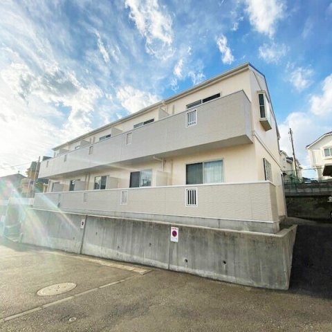 建物外観　【収納力あるウォークインクローゼット完備】