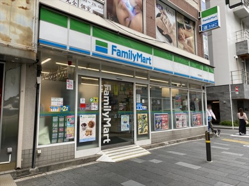 コンビニ　ファミリーマート 赤羽南店（コンビニ）まで58m