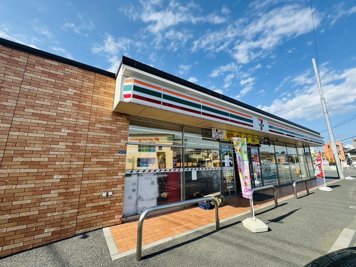 コンビニ　セブンイレブン茅ヶ崎浜竹二丁目店（コンビニ）まで240m