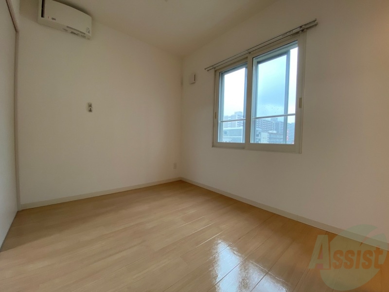 その他部屋・スペース　戸を閉めるとリビングと区切られた寝室にすることができますよ。