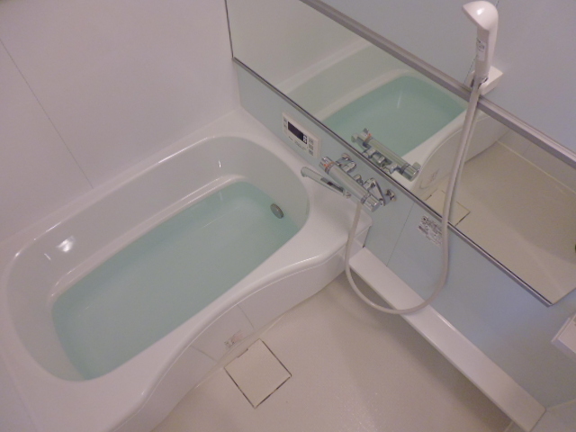 バス・シャワールーム　追焚き機能付きお風呂