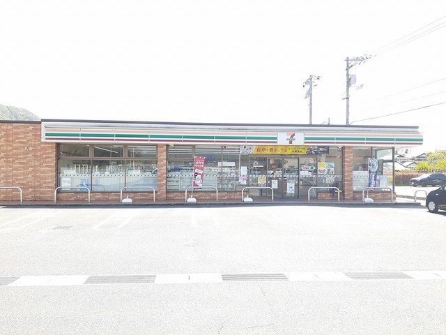 コンビニ　セブンイレブン（コンビニ）まで600m