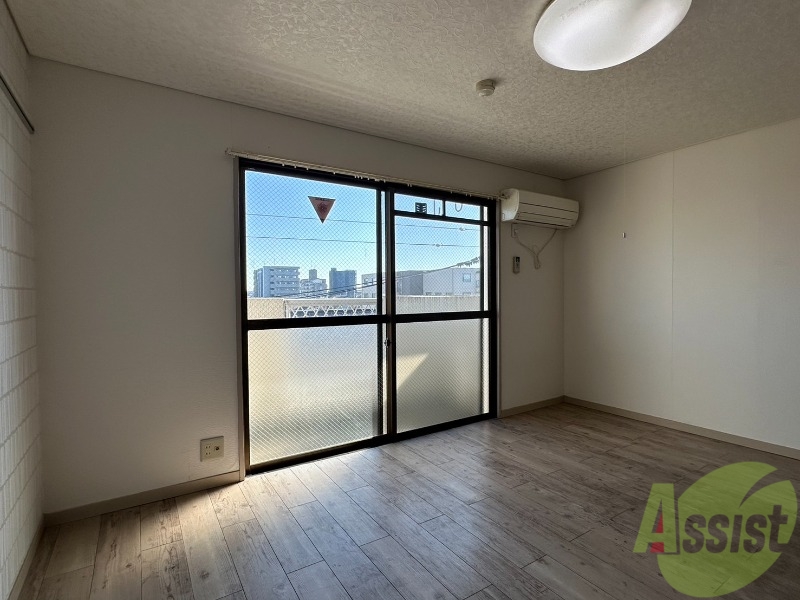 その他部屋・スペース　キッチンはこじんまりしてますが、１人ならこれで十分ですね。