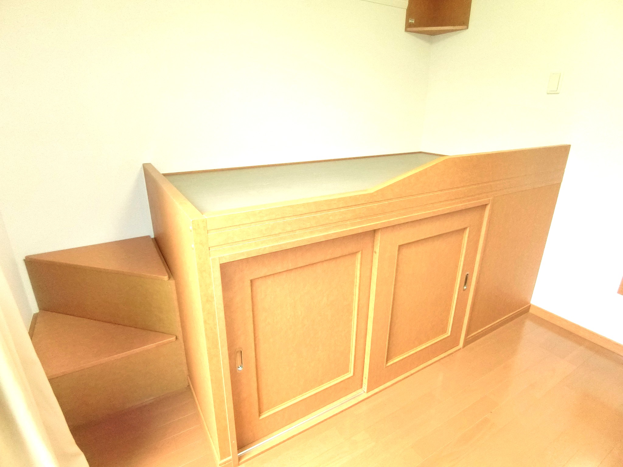 その他部屋・スペース　ベッドスペース（下部に大型の収納を完備）です☆