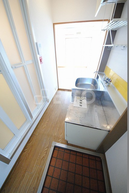 玄関　写真は２０３号室