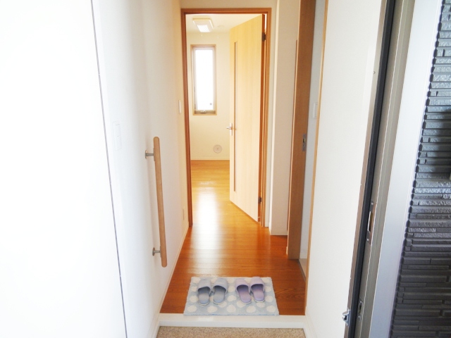 玄関　写真は別号室のものです。
