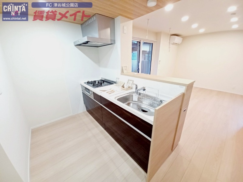 キッチン　同物件別室反転写真