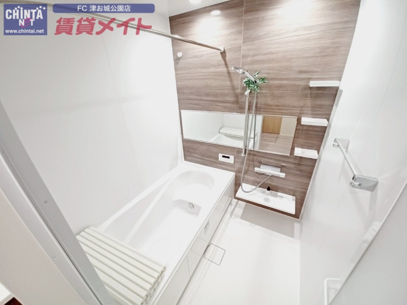 バス・シャワールーム　同物件別室反転写真