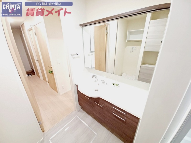 洗面設備　同物件別室反転写真