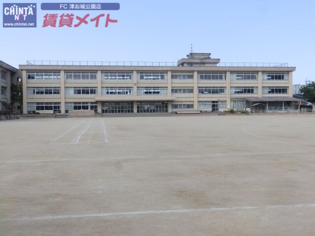 小学校　津市立養正小学校（小学校）まで980m