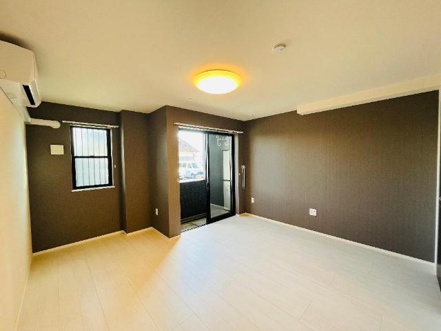 居室・リビング　室内