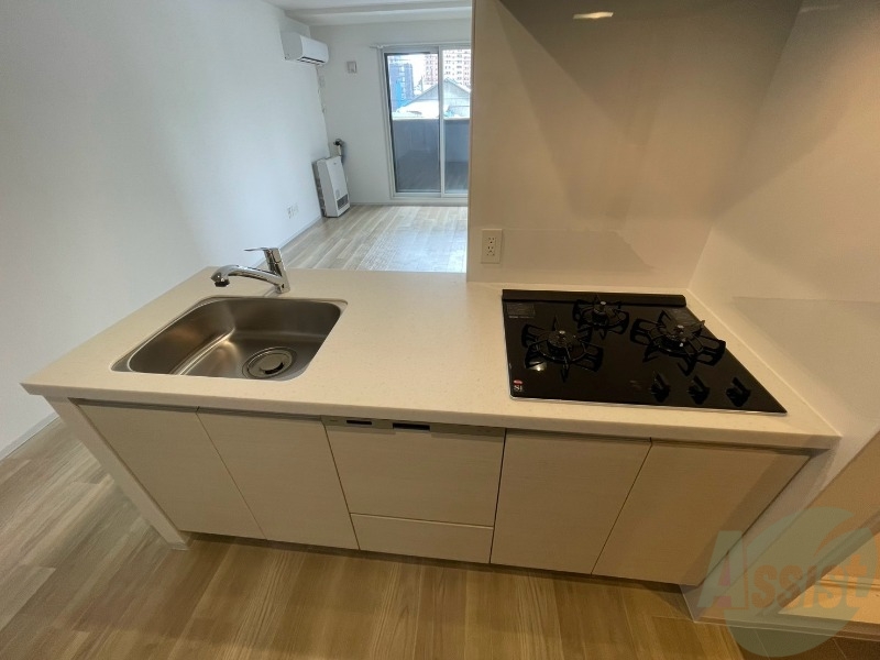 キッチン　キッチンはこちらです。流しが広くて使いやすそうです。