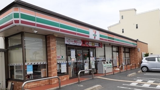コンビニ　セブンイレブン様（コンビニ）まで350m