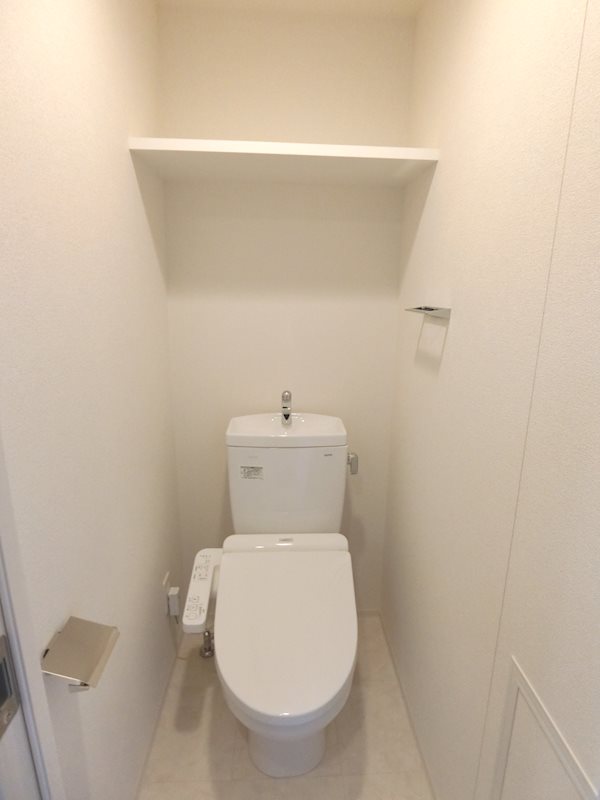 トイレ　温水洗浄便座です。