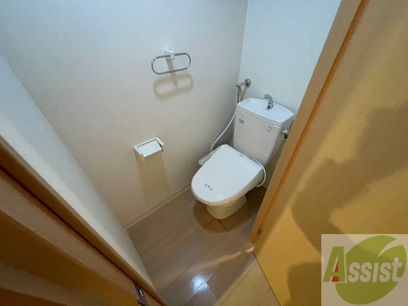 トイレ　トイレです。ウォシュレット付を探している方、おすすめです。