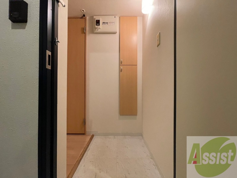 玄関　玄関です。ご覧の通り広々としていますね。