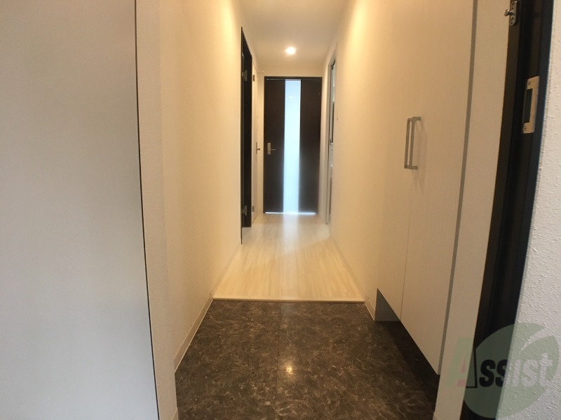 玄関　玄関の様子です。明るい印象ですね。気分もあがりそう。