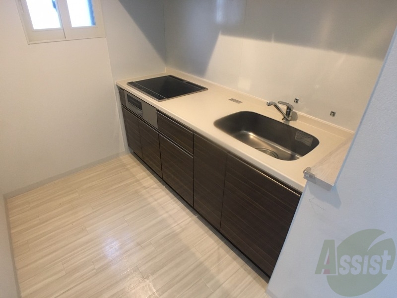 キッチン　ＩＨクッキングヒーターです！お手入れも楽々ですね。